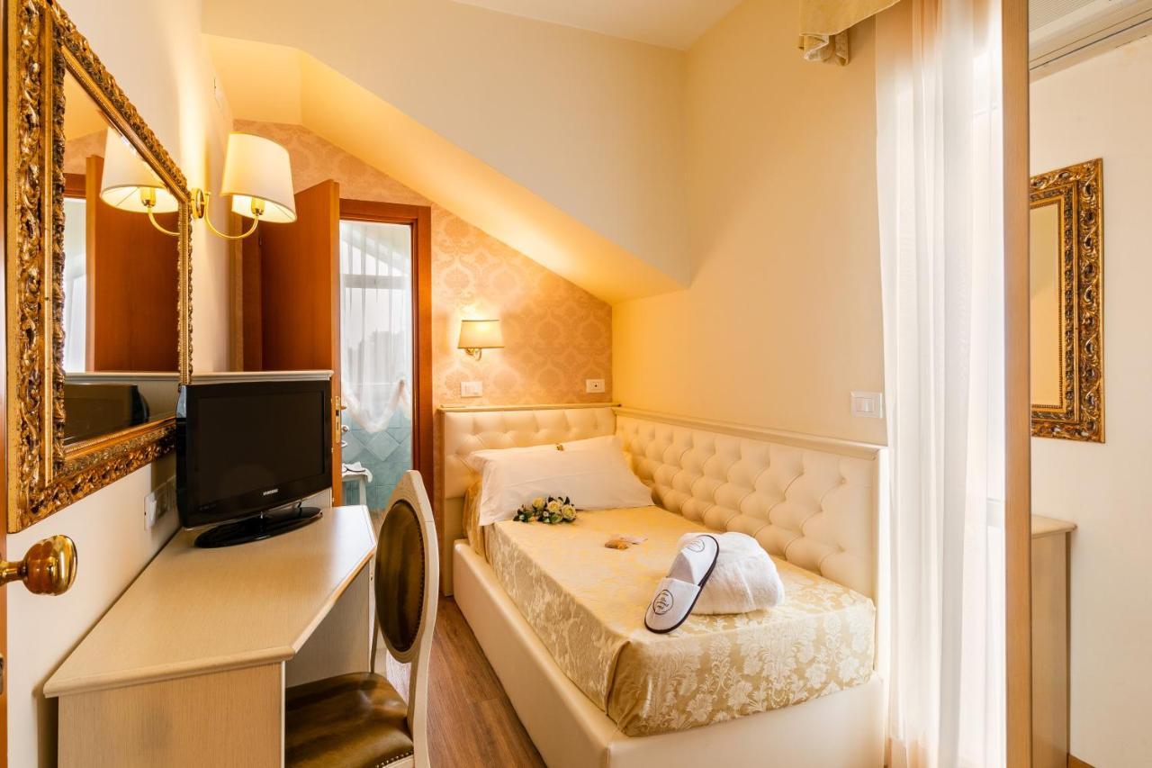 Hotel Mazzanti 밀라노마리티마 외부 사진